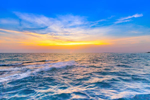 Beautiful sunset at the sea with colorful shading sky — Stock Photo, Image