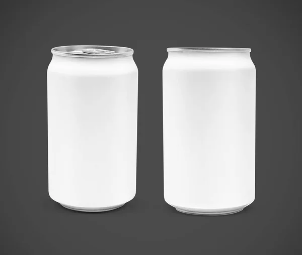 灰色の背景に分離された空白包装飲料缶 — ストック写真