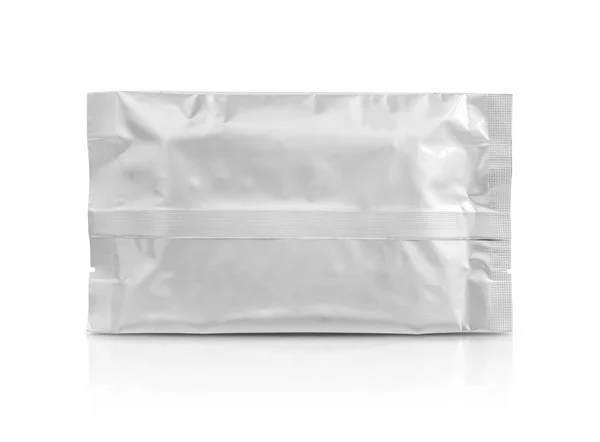 Üres csomagolás alumínium fólia tasak elszigetelt fehér background — Stock Fotó