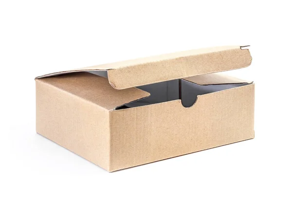 Caja de cartón kraft de papel aislada sobre fondo blanco —  Fotos de Stock