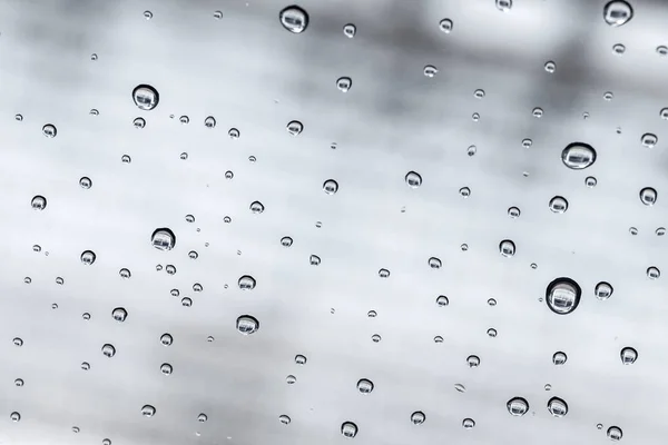 Krople deszczu na szybie samochodu po deszczu — Zdjęcie stockowe