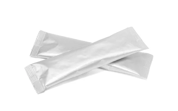 Beyaz arka plan üzerinde izole boş ambalaj alüminyum folyo kahve sopa çantası