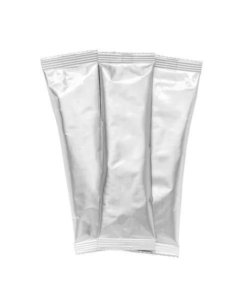 孤立在白色背景上的空白包装铝铝箔咖啡棒袋 — 图库照片