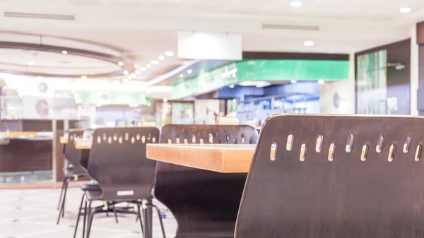 Moderno interior de cafetería o cantina con sillas y mesas — Foto de Stock