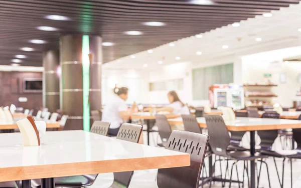 Modernes Interieur der Cafeteria oder Kantine mit Stühlen und Tischen — Stockfoto