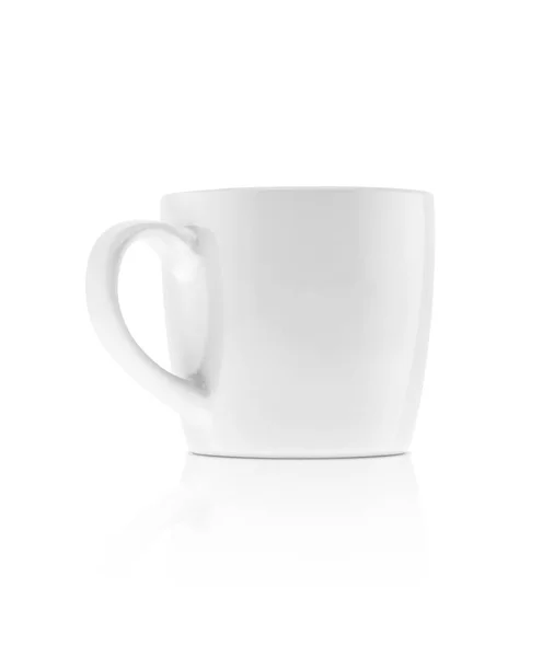 Caneca de cerâmica branca isolada sobre fundo branco — Fotografia de Stock