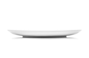 Beyaz tabak veya seramik tabak beyaz arka plan üzerinde izole