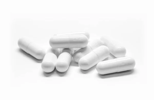 Witte geneeskunde capsules op witte achtergrond — Stockfoto