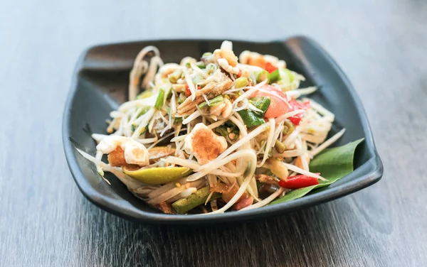 Salada de mamão tailandês comida tradicional ou nome em tailandês Somtum — Fotografia de Stock