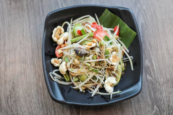 Salada de mamão tailandês comida tradicional ou nome em tailandês Somtum — Fotografia de Stock