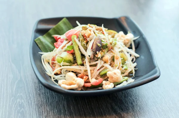 Salada de mamão tailandês comida tradicional ou nome em tailandês Somtum — Fotografia de Stock