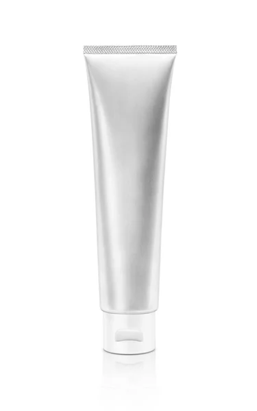 Порожня упаковка алюмінієвої трубки для зубної пасти ізольована на білому тлі — стокове фото