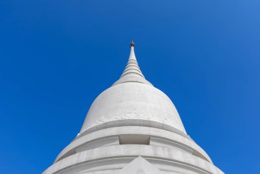Beyaz pagoda adlı Wat Phra Si Mahathat Woramahawihan Bangkok Tayland