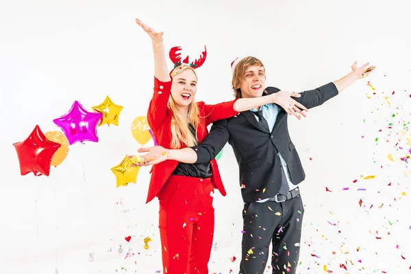 Teenage man and woman enjoy with colorful confetti in celebration hangout party — Stock Photo, Image