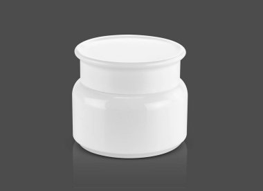 Kırpma yolu ile gri arka planda izole beyaz plastik krem kap