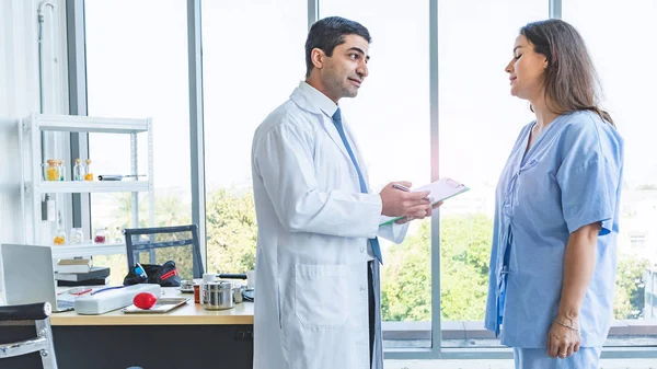 Doctor consulting and examining patient woman for her health — Stock Photo, Image