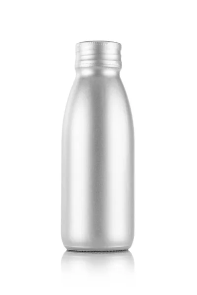 Metallische silberne Flasche für Getränkeproduktdesign-Attrappe isoliert auf weißem Hintergrund — Stockfoto