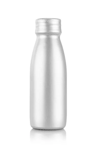 Metalické stříbrné láhve na nápoj design výrobku mock-up izolované na bílém pozadí — Stock fotografie