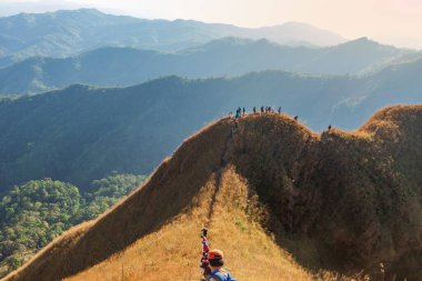 Thong Pha Phum Ulusal Parkı 'nda gün batımında güzel dağ Tayland' dan Kanchanaburi Khao Chang Phuak