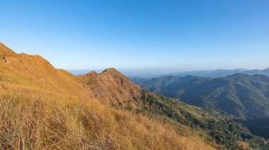 Thong Pha Phum Ulusal Parkı 'nda gün batımında güzel dağ Tayland' dan Kanchanaburi Khao Chang Phuak
