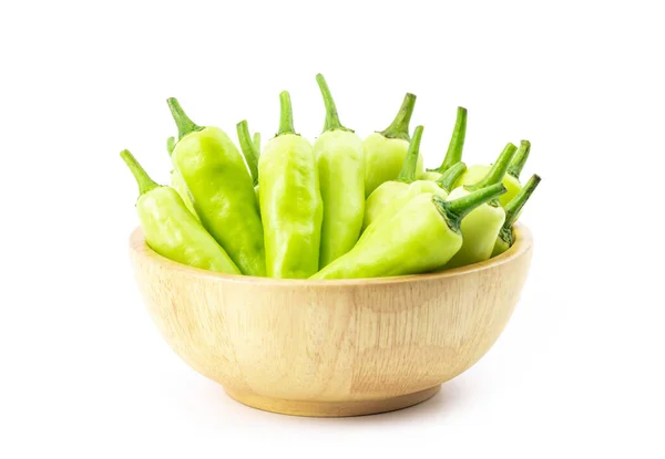 Grüne Paprika Vegetarische Und Kräuternahrung Holzschale Isoliert Auf Weißem Hintergrund — Stockfoto