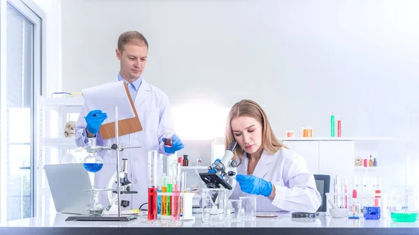 Two Scientists Researching Some Confidential Chemical Laboratory Teamwork Scientist Working — Stock Photo, Image