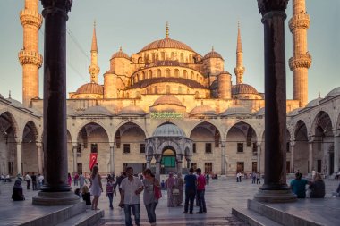 İstanbul Camii Çeşmesi gece Türkiye'de