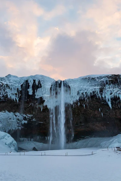 Izland Szeljalandsfoss Vízesés Tél Izlandon Seljalandsfoss Vízesés Télen — Stock Fotó