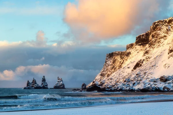 Ijsland Winter Trollen Vingers Rots Vik Dorp Zonsondergang Ijsland — Stockfoto