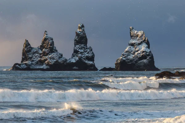 Ijsland Winter Trollen Vingers Rots Vik Dorp Zonsondergang Ijsland — Stockfoto