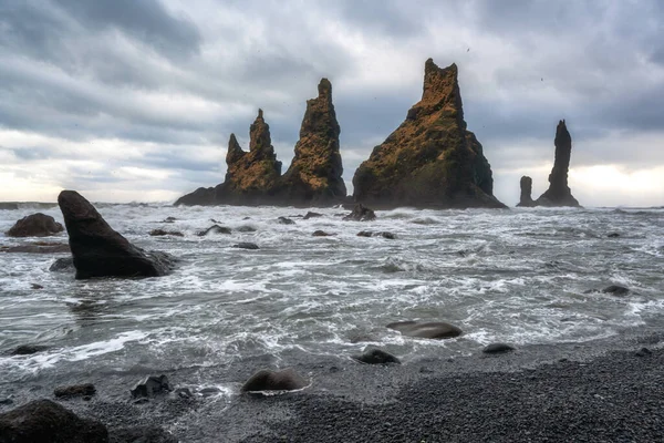 Iceland Winter Trolls Fingers Rock Vik Χωριό Ηλιοβασίλεμα Στην Ισλανδία — Φωτογραφία Αρχείου