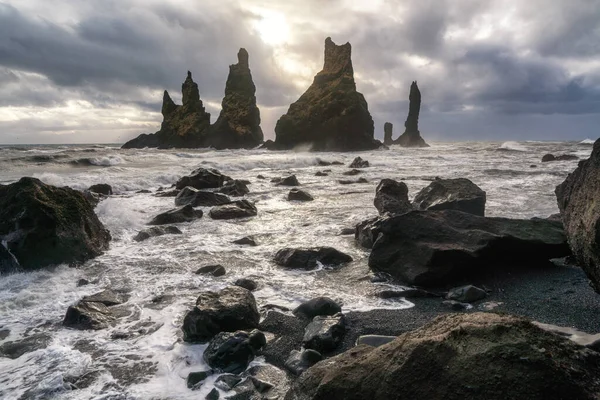 Iceland Winter Trolls Fingers Rock Vik Χωριό Ηλιοβασίλεμα Στην Ισλανδία — Φωτογραφία Αρχείου