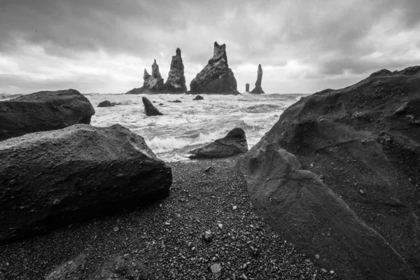 Iceland Winter Trolls Fingers Rock Vik Χωριό Ηλιοβασίλεμα Στην Ισλανδία — Φωτογραφία Αρχείου