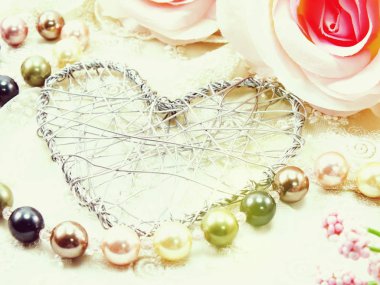 Sevgililer günü kalp ve gül çiçek arka plan kavramı ile