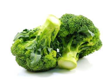 Brokoli beyaz arkaplanda izole edildi
