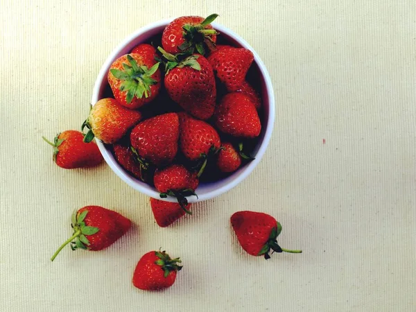 Rote Erdbeeren von oben — Stockfoto