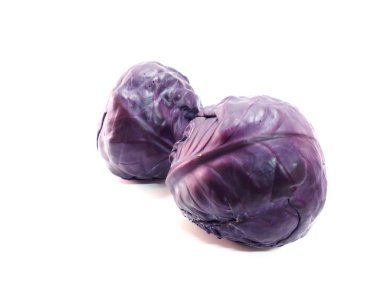 Beyaz arka plan üzerinde izole kırmızı lahana mor lahana