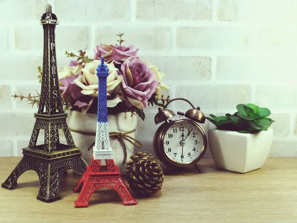 Image of decorative eiffel tower and different home decor related objects — Stock Photo, Image