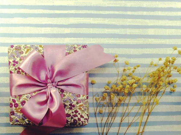 Vacker romantisk presentkartong — Stockfoto