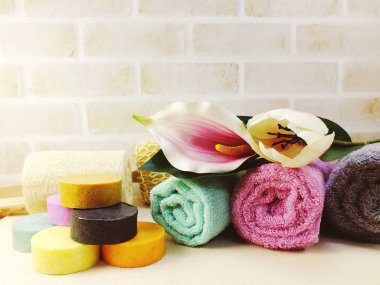 meyve sabun ve renkli banyo Havlu spa ve sağlıklı arka plan