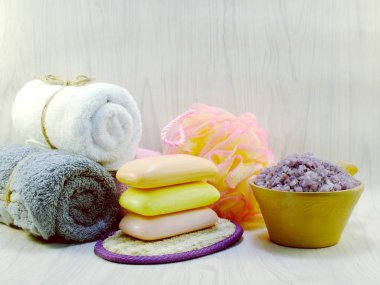 Spa aksesuarları şampuan sabun ve duş krem banyo ürünleri ile temizlik hijyen