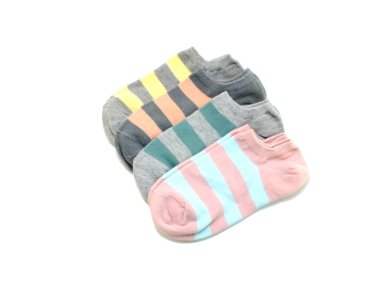 birkaç çok çorap beyaz bir arka plan üzerinde renkli