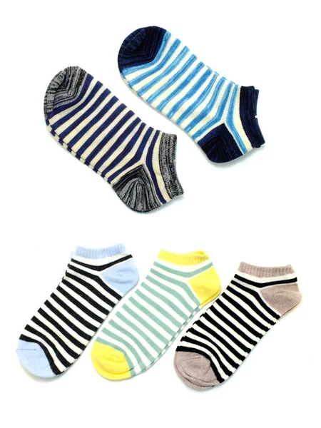 Verschillende multi gekleurde sokken op een witte achtergrond — Stockfoto
