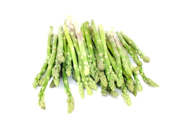 Groene ruwe asperges geïsoleerd op witte achtergrond — Stockfoto