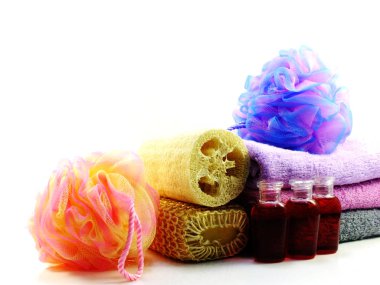 Spa aksesuarları şampuan sabun ve duş krem banyo ürünleri ile temizlik