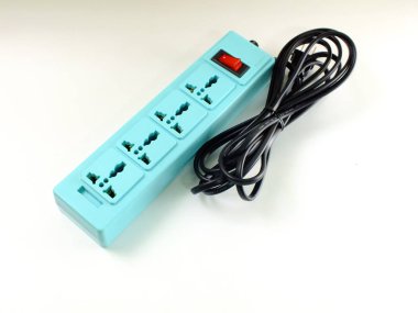 Elektrik uzantısı şerit izole üzerinde beyaz arka plan