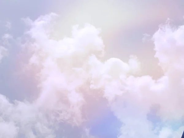 Cielo sfocato sfondo colorato con bagliore bianco luci lucide sfocate — Foto Stock