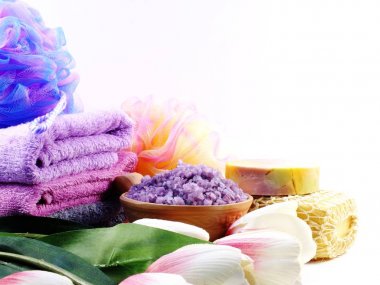 Spa aksesuarları şampuan sabun ve duş krem banyo ürünleri ile temizlik