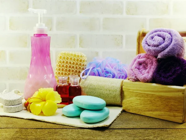 위생 클렌징 스파 샴푸 비누와 샤워 크림 욕실 제품 액세서리 — 스톡 사진