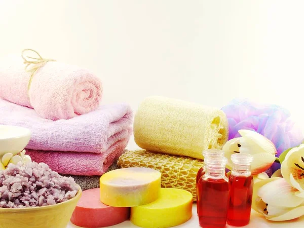 Higiene limpeza spa acessórios com Shampoo sabão e produtos de banho de creme de banho — Fotografia de Stock